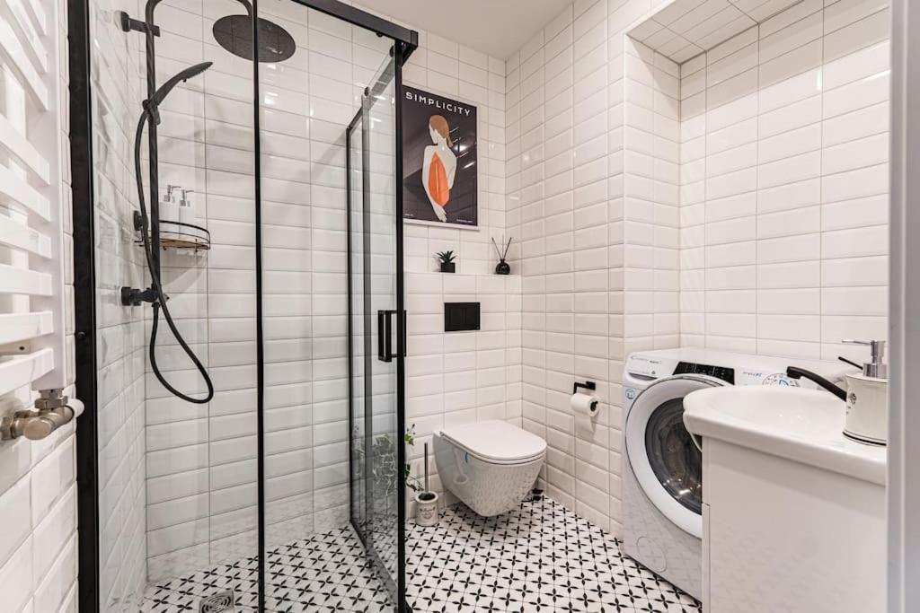 Modern Flat In Old Town Kaunas - Free Parking & Self Check-In Bagian luar foto