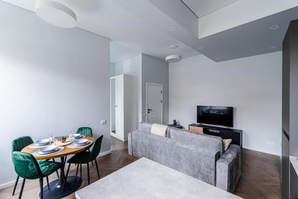 Modern Flat In Old Town Kaunas - Free Parking & Self Check-In Bagian luar foto