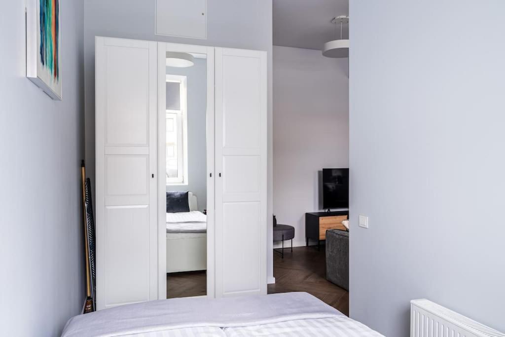 Modern Flat In Old Town Kaunas - Free Parking & Self Check-In Bagian luar foto