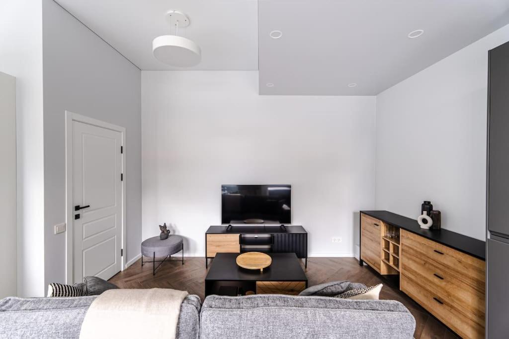 Modern Flat In Old Town Kaunas - Free Parking & Self Check-In Bagian luar foto