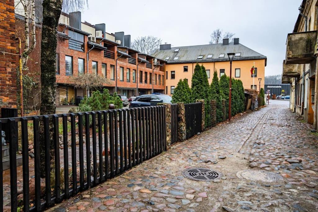 Modern Flat In Old Town Kaunas - Free Parking & Self Check-In Bagian luar foto
