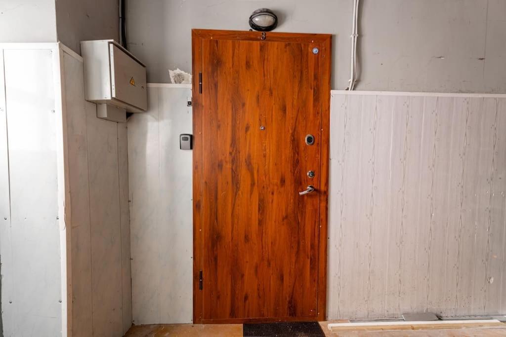 Modern Flat In Old Town Kaunas - Free Parking & Self Check-In Bagian luar foto
