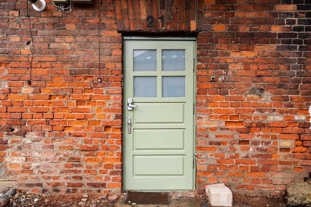 Modern Flat In Old Town Kaunas - Free Parking & Self Check-In Bagian luar foto